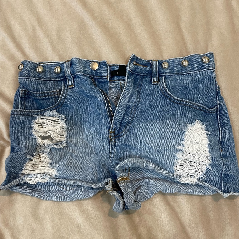 super cute high/mid rise jean shorts with cute waist band beads